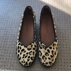 L’Amour DesPieds 7M bracey leopard leather flats